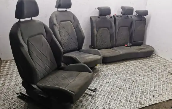 Volkswagen Golf VIII Seat set 