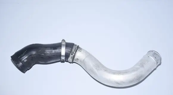 BMW 5 E39 Intercooler hose/pipe 2249669