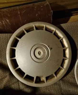 BMW 5 E28 R14 wheel hub/cap/trim 