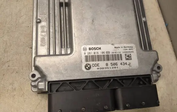 BMW 1 E82 E88 Engine control unit/module 0281016106 8506434 030351281