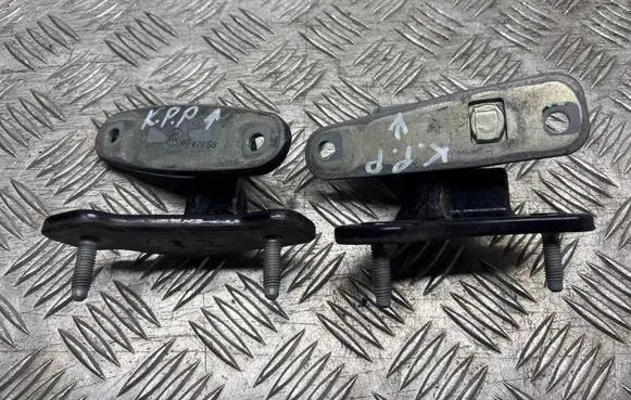 Mercedes-Benz E W212 Front door hinge set A047058
