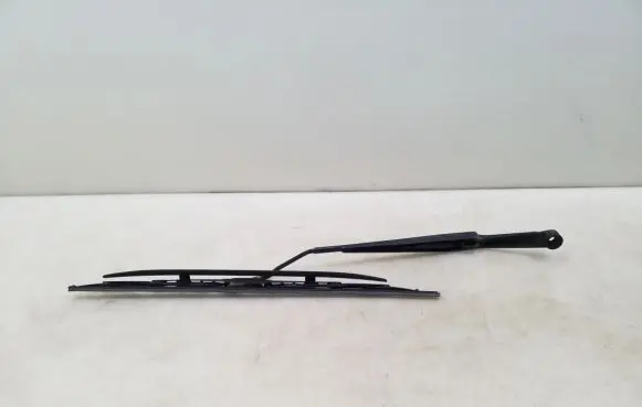 Nissan X-Trail T31 Front wiper blade arm