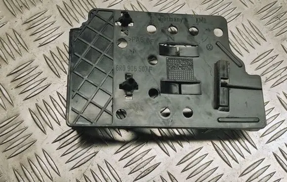 Volkswagen Polo V 6R Other engine bay part 6R0906507F