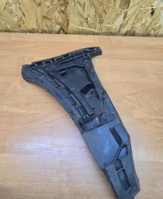 Front bumper mounting bracket