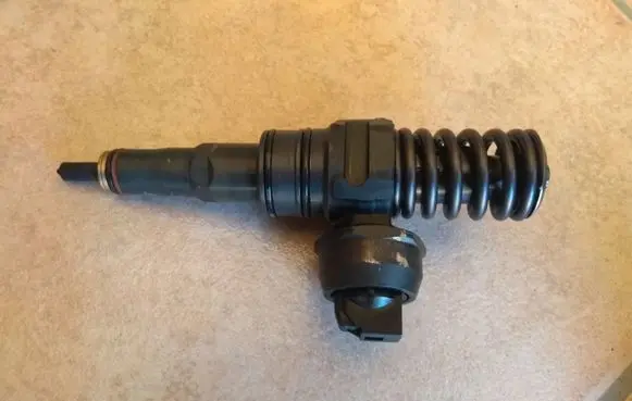 Seat Altea Fuel injector 038130073AG 0414720215 BOSCH