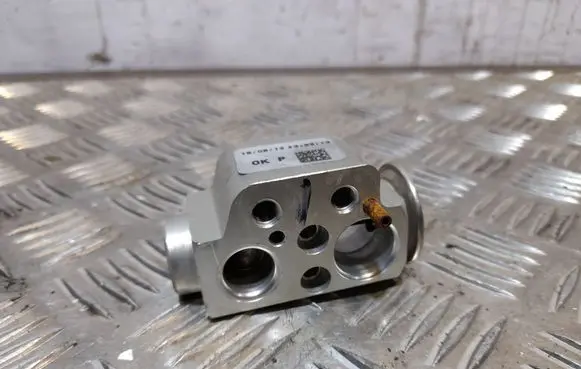 Volkswagen Touareg II Air conditioning (A/C) expansion valve 7P0820679A