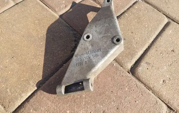 Audi 80 90 S2 B4 Power steering pump mounting bracket 028145515