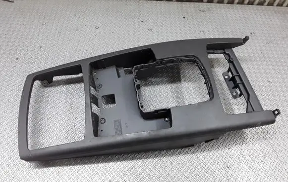 Audi A6 S6 C6 4F Center console 4F1864261