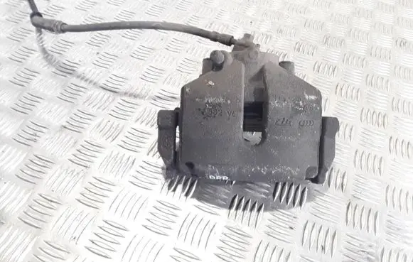 Volkswagen PASSAT B7 Front brake caliper