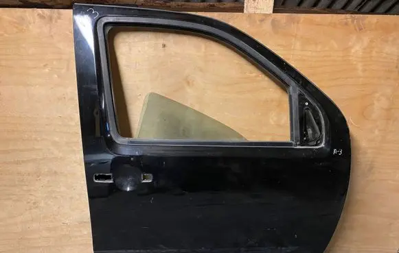 Nissan Pathfinder R51 Front door