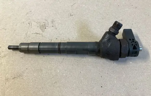 Volkswagen Crafter Fuel injector 03L130277J