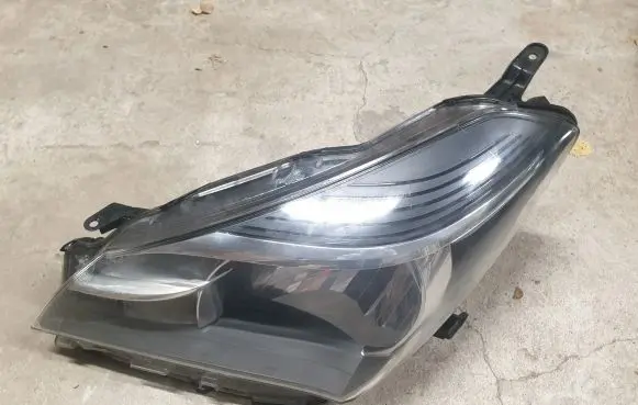 Toyota Yaris Headlight/headlamp 811700DA10