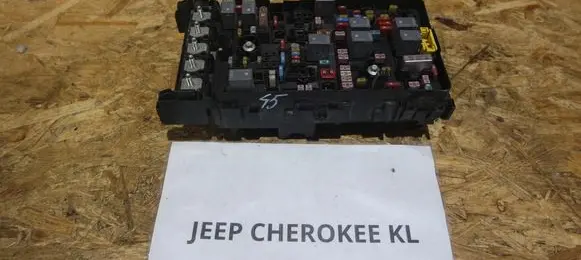 Jeep Cherokee Fuse box set 1613110