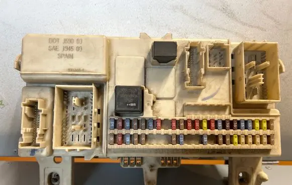 Volvo V50 Fuse module DOTJ59003 SAEJ94503