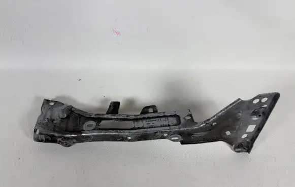 Audi A4 S4 B9 8W Fender mounting bracket 
