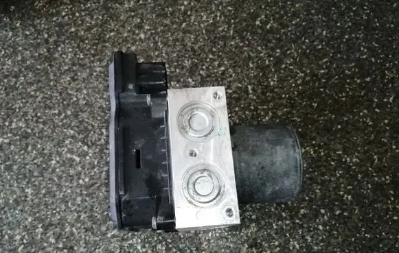Volkswagen PASSAT B7 ABS Pump 3AA614109M