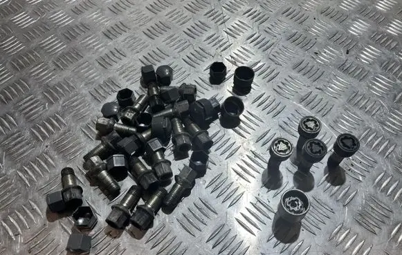 Audi A1 Anti-theft wheel nuts and lock VW22259