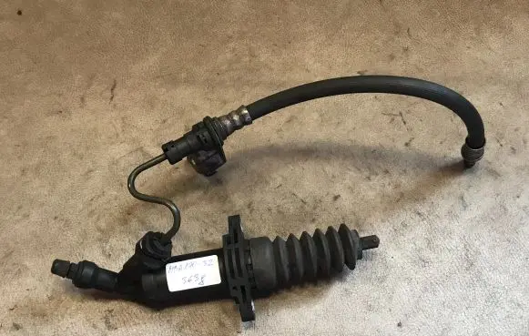 Clutch slave cylinder