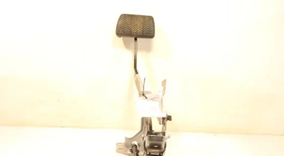 Toyota Yaris XP210 Clutch pedal 