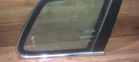 Volkswagen Touareg I Rear side window