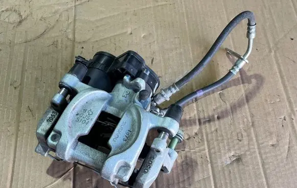 Subaru Crosstrek III Rear brake caliper 779011879 26620FN04A