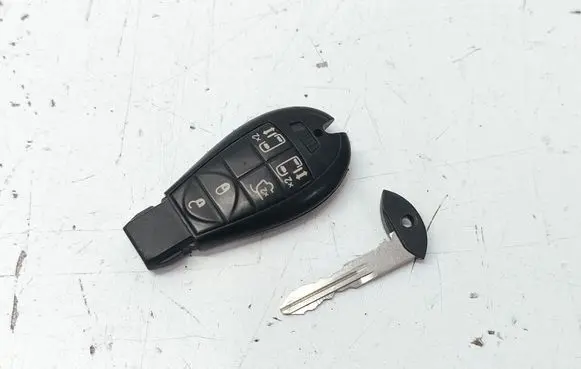 Chrysler Voyager Ignition key/card 56046710AA