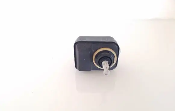 Nissan Note (E11) Headlight level adjustment motor 89028944