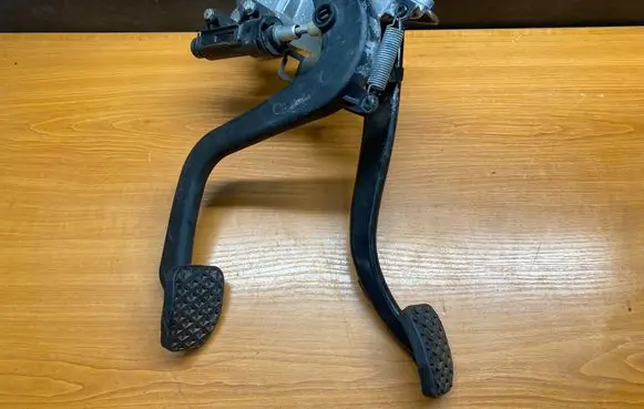 BMW 3 E46 Brake pedal 35112229128