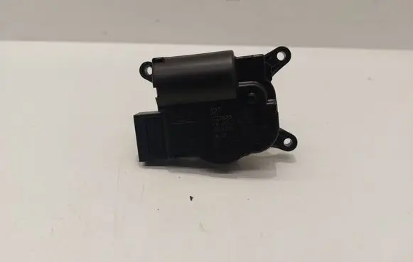 Volkswagen PASSAT B8 Air flap motor/actuator 5Q0907511K 3093862