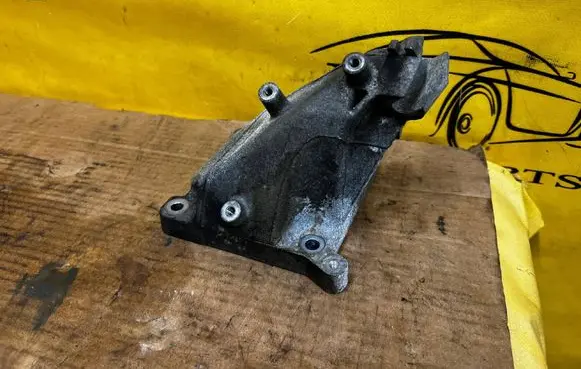 Mercedes-Benz GLS X166 Engine mounting bracket A2762230604