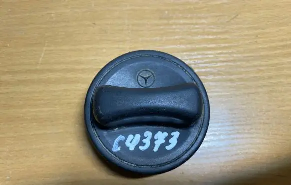 Mercedes-Benz E W210 Fuel tank cap 1404700005 C4373