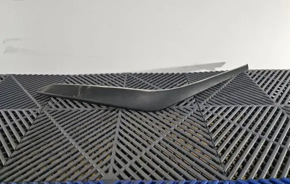 Front bumper splitter molding
