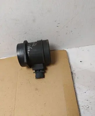 Volvo V70 Mass air flow meter 30677999 0281002730