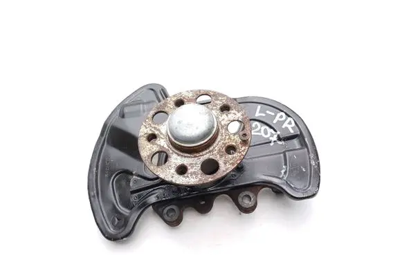 Mercedes-Benz E C207 W207 Front wheel hub A2043320101