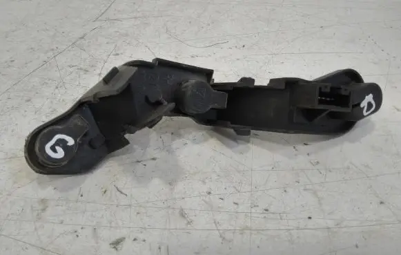 Toyota Avensis T250 Tail light bulb cover holder