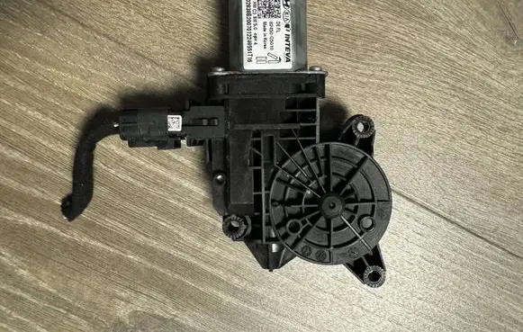 KIA Niro Front door window regulator motor 82450G5010