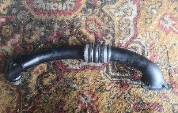 BMW 5 G30 G31 Intercooler hose/pipe 8601684 11884414 1371