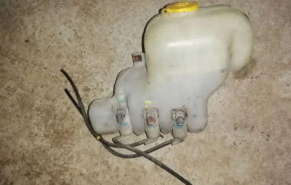 Nissan Patrol Y61 Windshield washer fluid reservoir/tank NOCODE