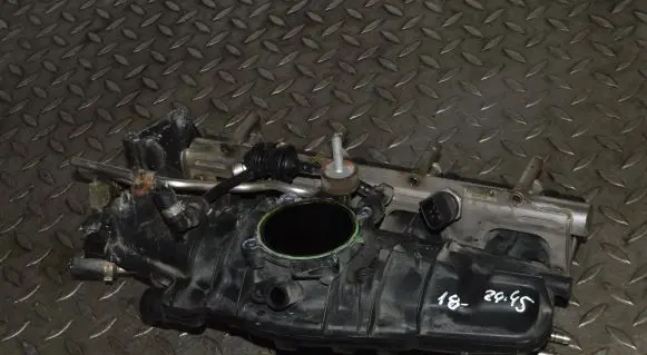 Volkswagen Golf V Intake manifold 06F133185AG