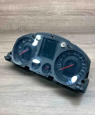 Volkswagen PASSAT B6 Speedometer (instrument cluster) 3C0920871