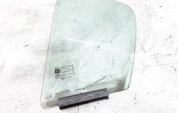Rear vent window glass