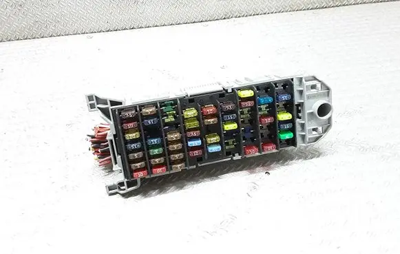 Opel Meriva A Fuse module 93363136