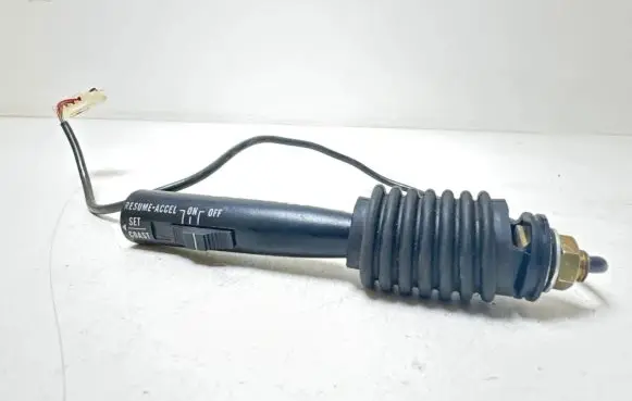 Mazda 3 I Steering wheel buttons/switches 1334D13P