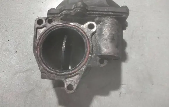 Volkswagen Touran I Throttle valve 03G128063A