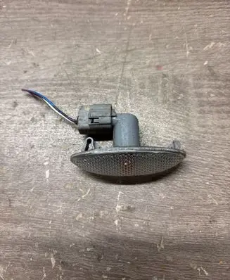 Toyota Auris 150 Front fender indicator light 8173002080