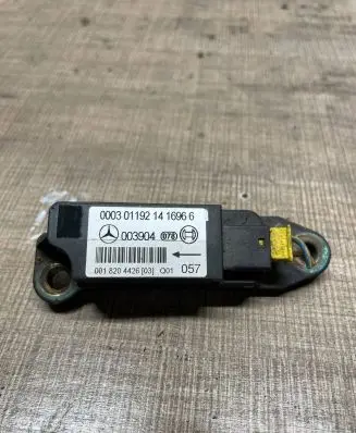 Mercedes-Benz C W203 Airbag deployment crash/impact sensor 0018204426 003904