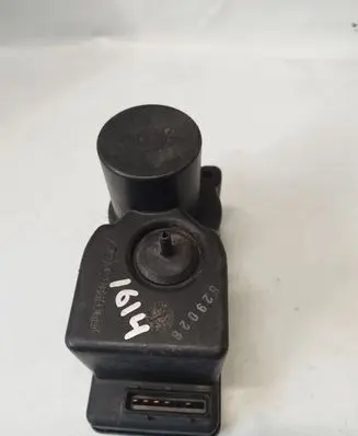 Audi 80 90 S2 B4 Central locking vacuum pump 443862257E