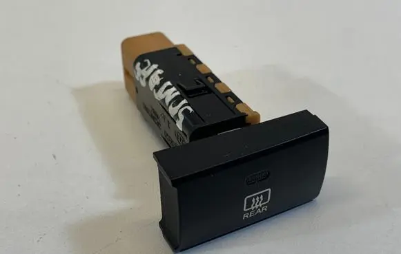 Hyundai Santa Fe Windscreen/window heater switch 937102B101CA