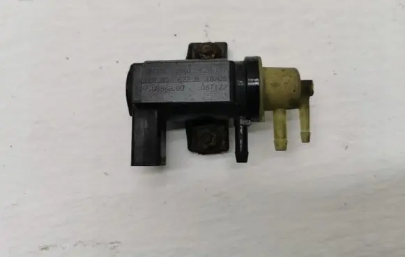Volkswagen Touran I Valve vacuum 1K0906627A
