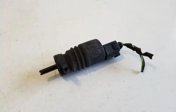 Volkswagen PASSAT B6 Windscreen/windshield washer pump 1T0955651